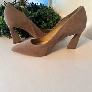 Vince Camuto Tan Suede Pump 8M